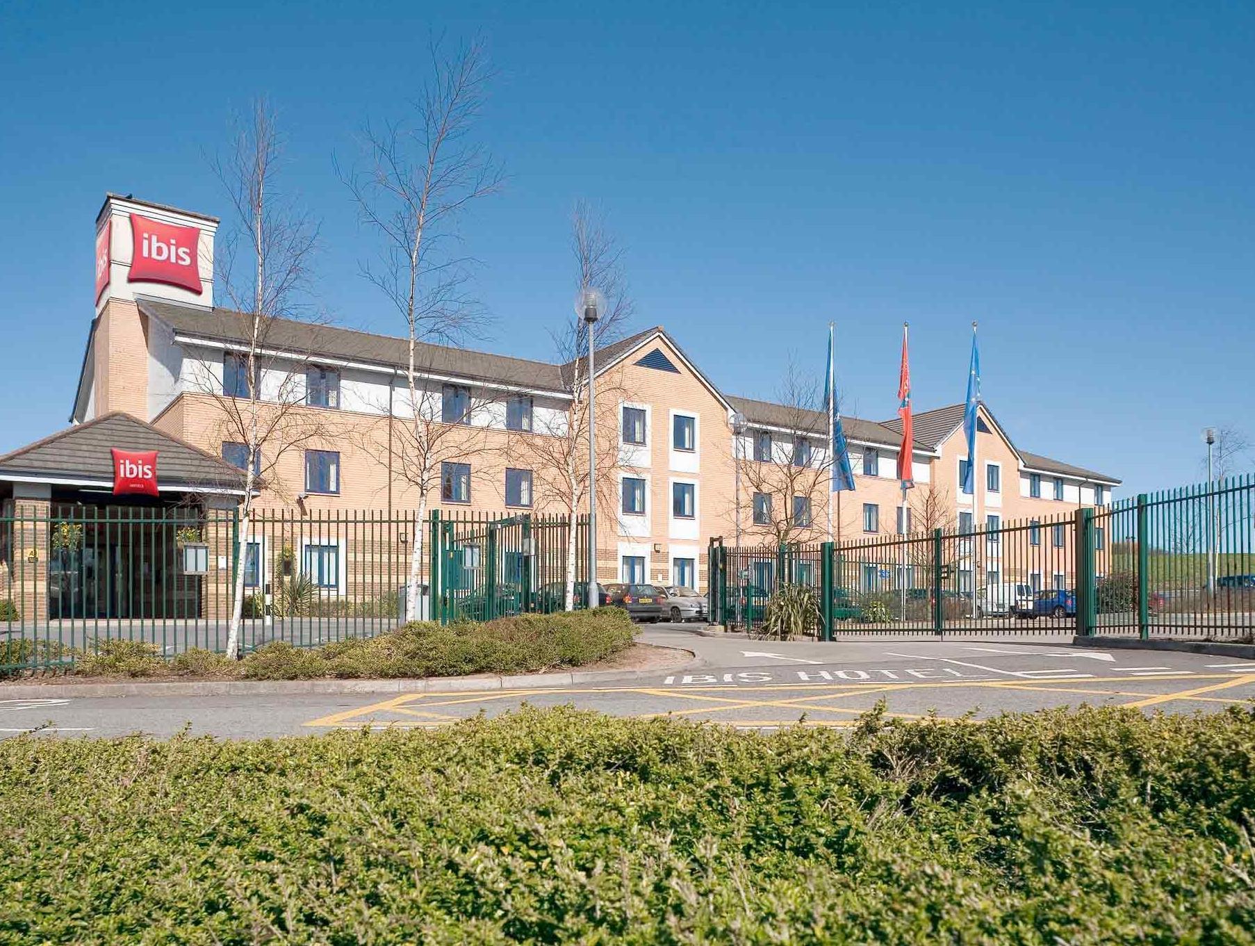 Ibis Cardiff Gate - International Business Park Hotel Buitenkant foto