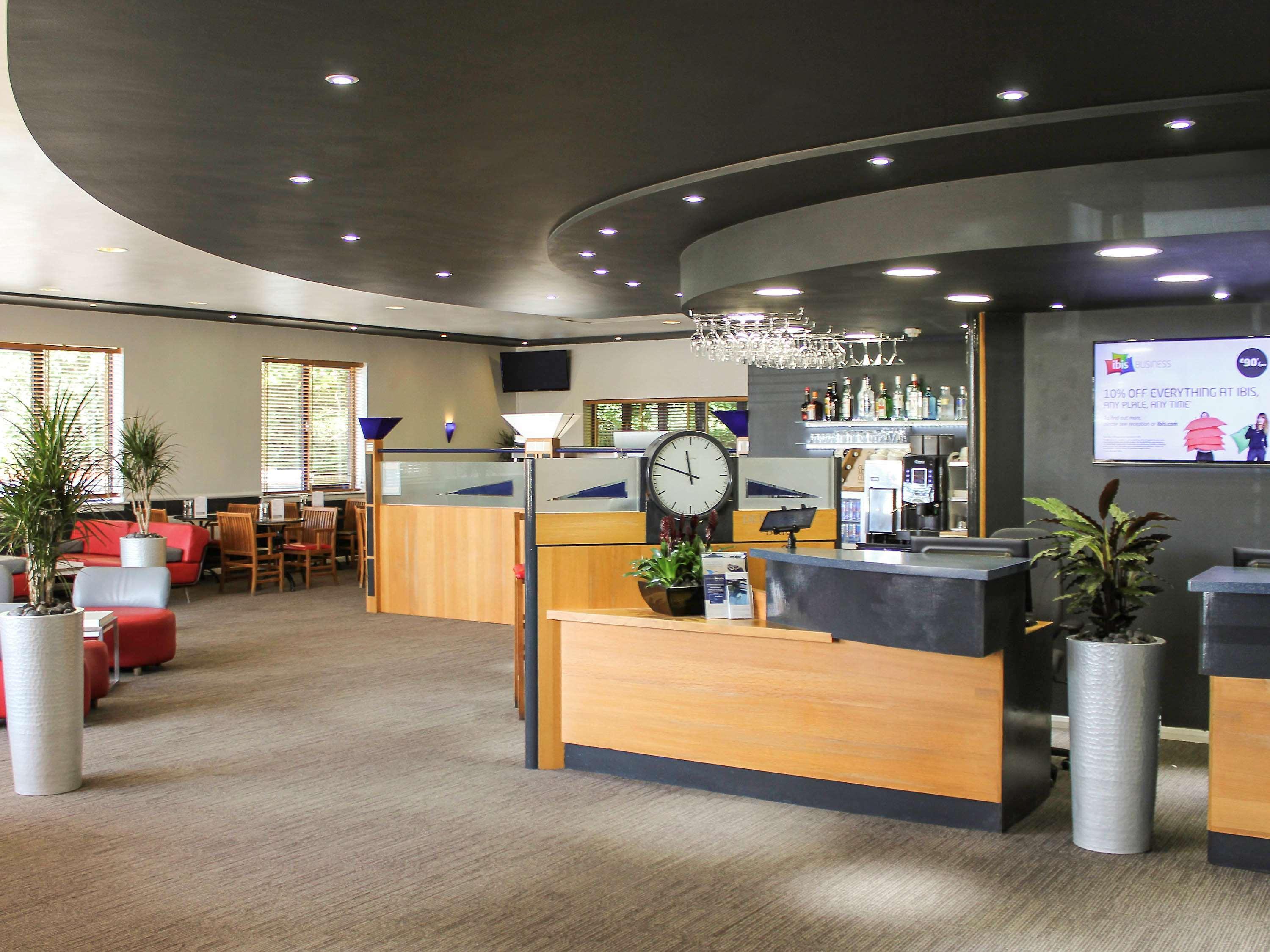 Ibis Cardiff Gate - International Business Park Hotel Buitenkant foto