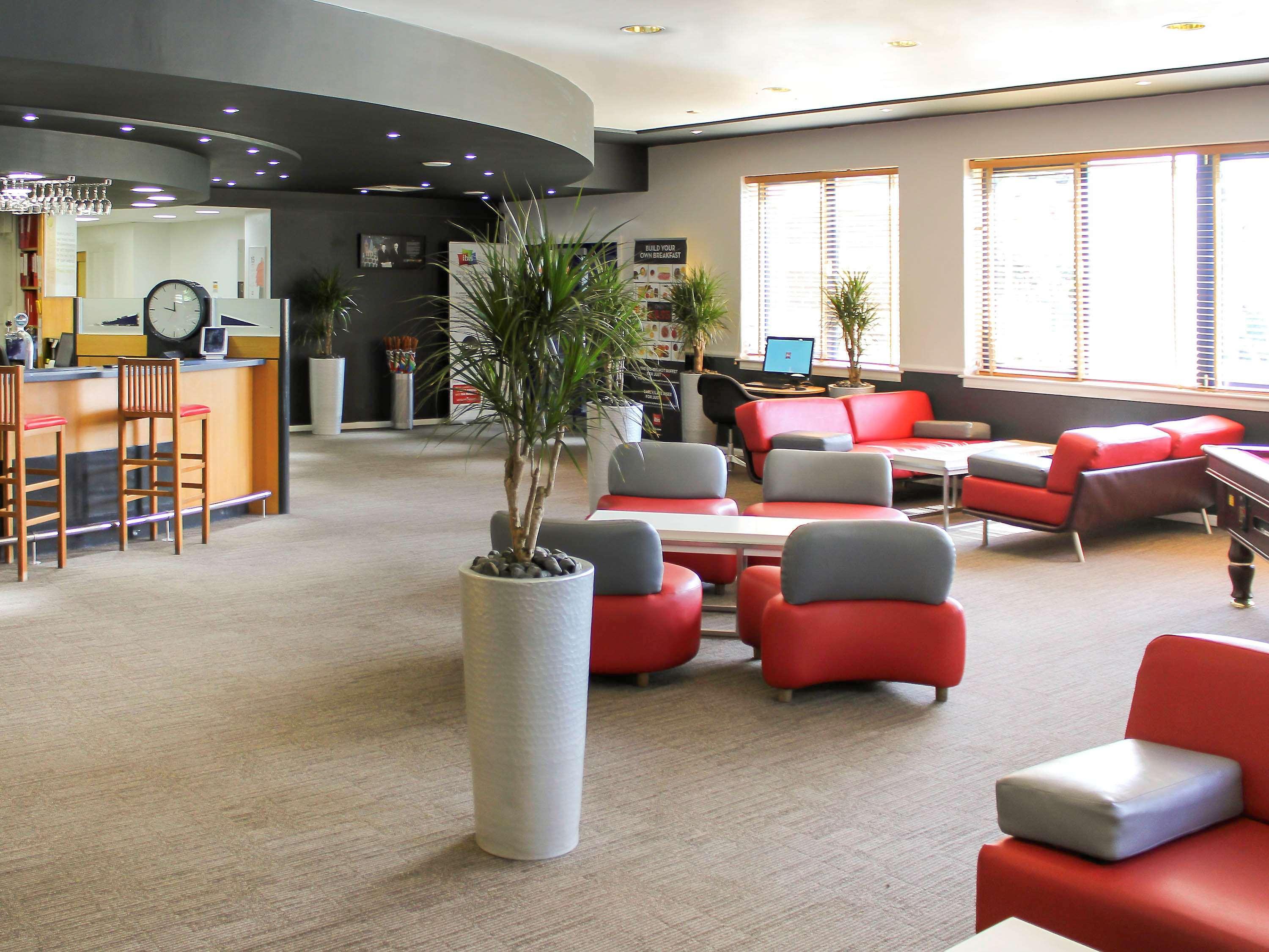 Ibis Cardiff Gate - International Business Park Hotel Buitenkant foto