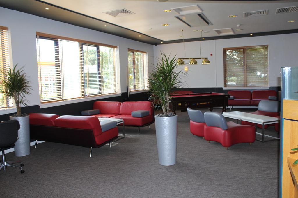 Ibis Cardiff Gate - International Business Park Hotel Buitenkant foto