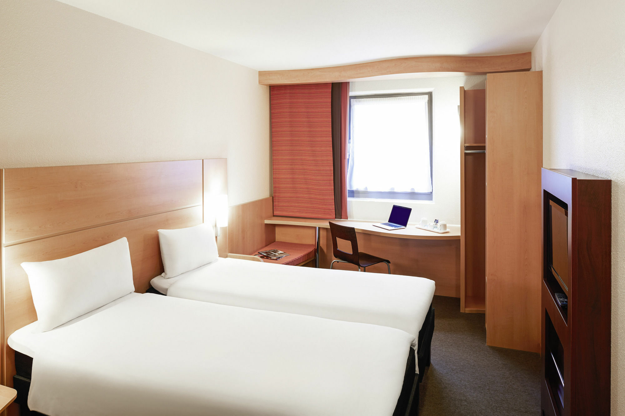 Ibis Cardiff Gate - International Business Park Hotel Buitenkant foto