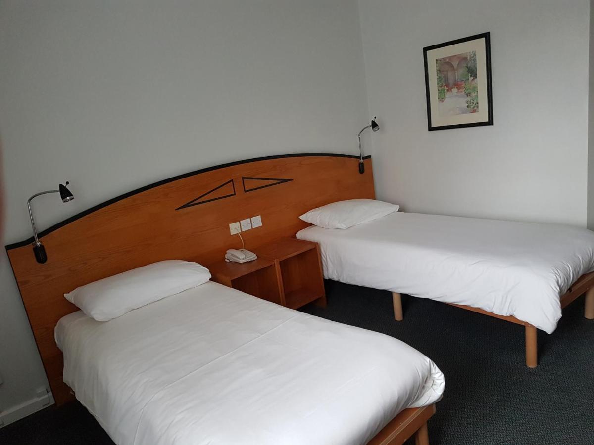 Ibis Cardiff Gate - International Business Park Hotel Buitenkant foto