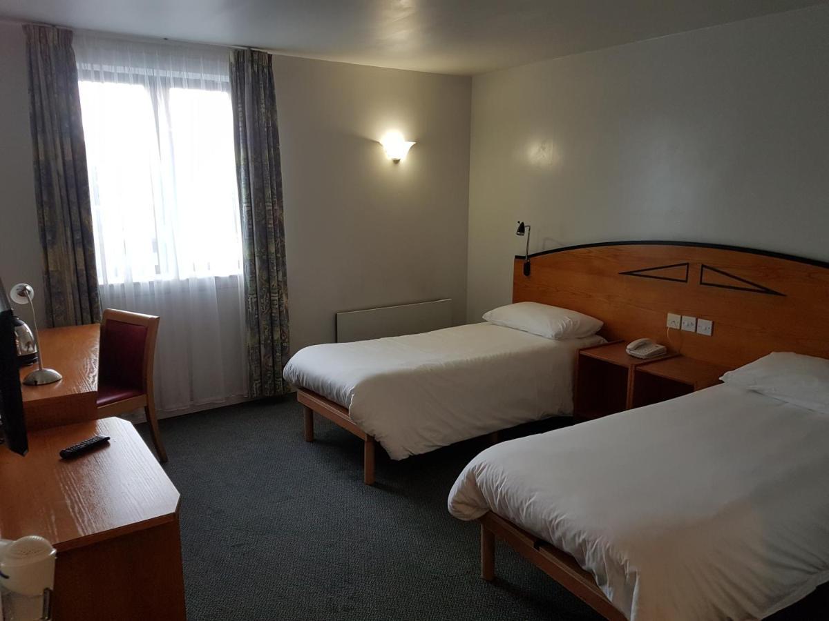 Ibis Cardiff Gate - International Business Park Hotel Buitenkant foto