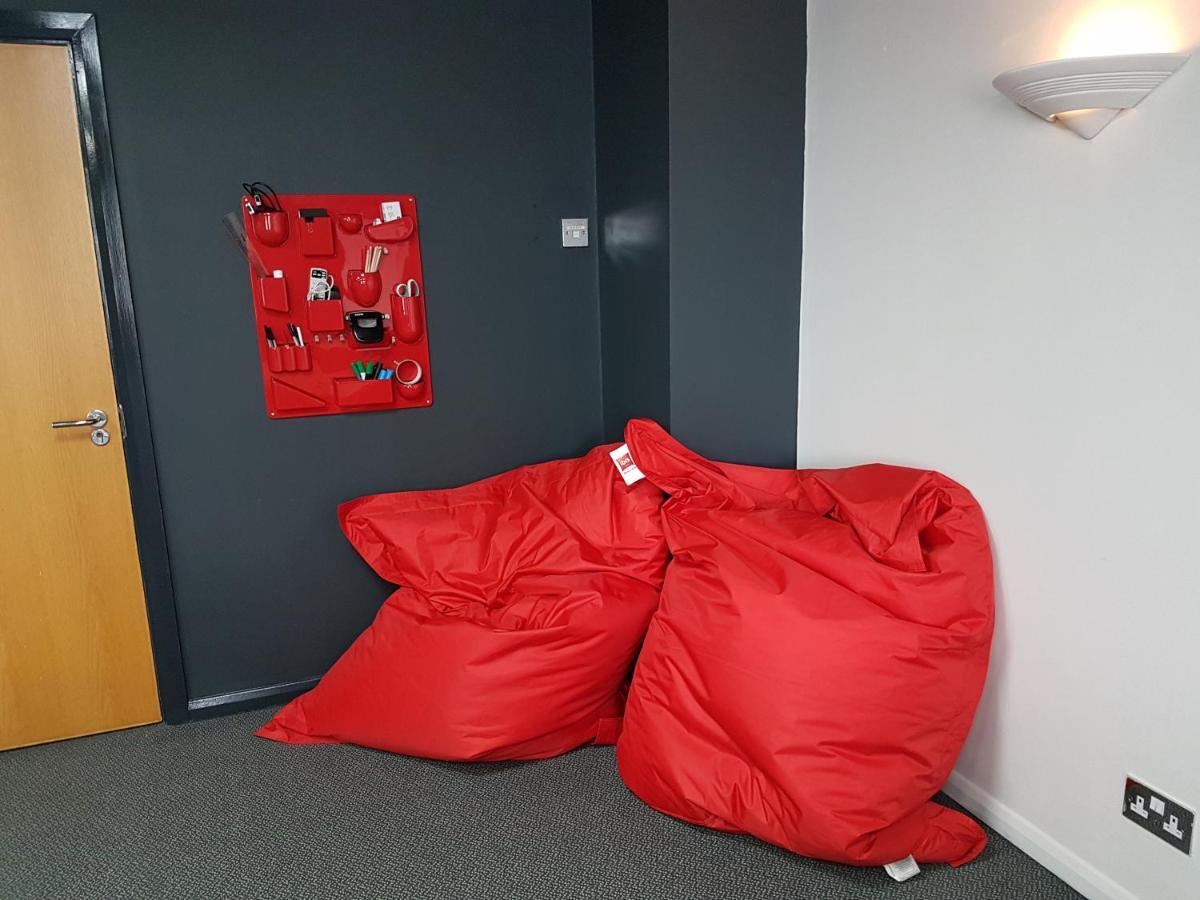 Ibis Cardiff Gate - International Business Park Hotel Buitenkant foto